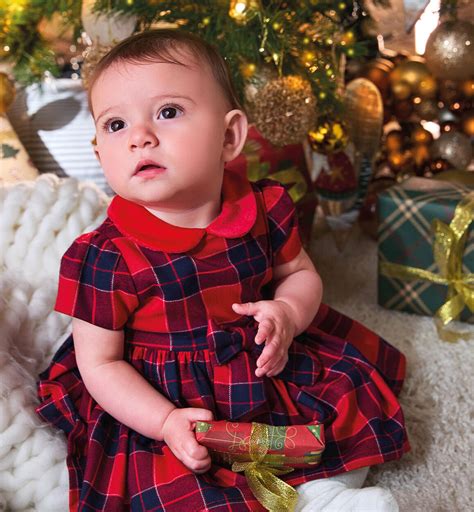 neonata in abito natalizio