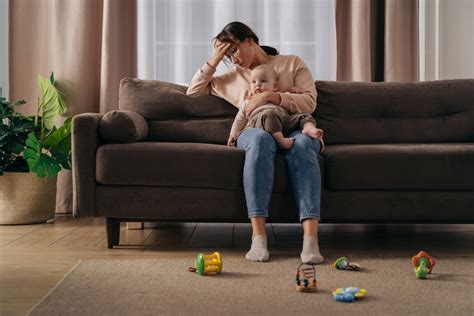 Infografica che illustra i vari fattori di rischio per la depressione post partum.
