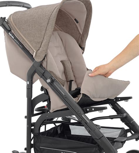 Child sleeping comfortably in Inglesina Zippy Light
