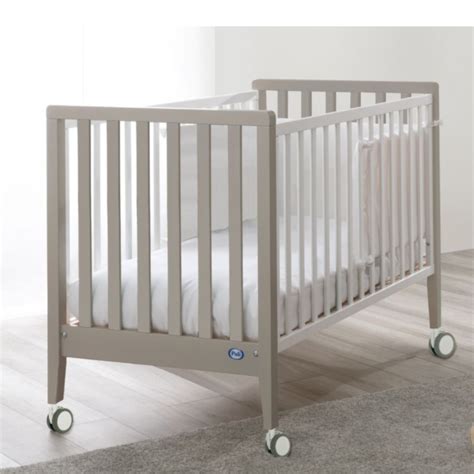 Lettino Pali Win in una cameretta moderna