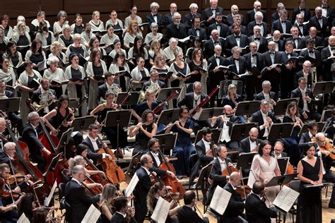 Orchestra che suona una sinfonia