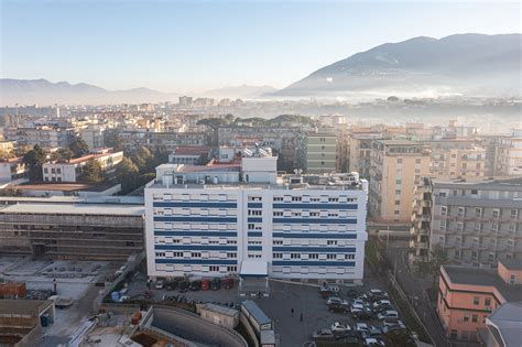 Panoramica Moderna dell'Interno della Clinica Stabia