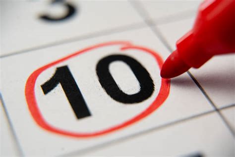 Calendario con un giorno cerchiato e un punto interrogativo