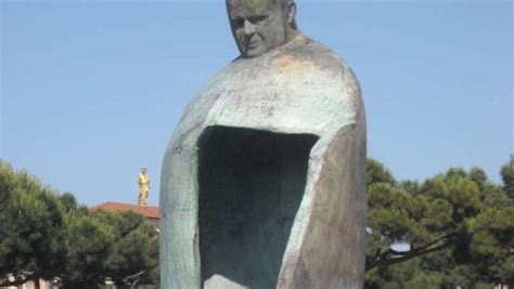 Statua di Papa Giovanni Paolo II nella Valle dei Templi