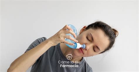 Bambino che usa la soluzione fisiologica nasale