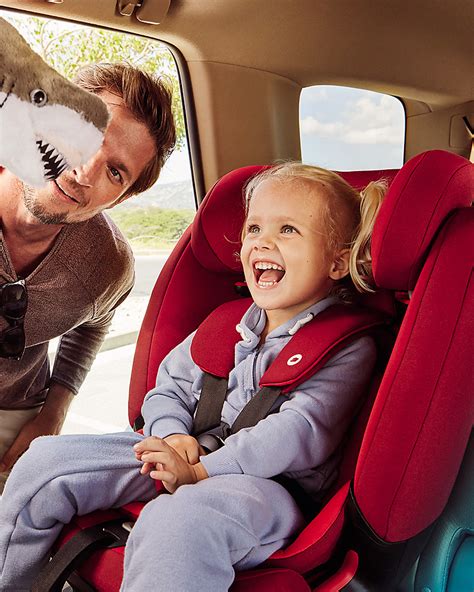 Bébé Confort Titan Pro car seat in use with a child