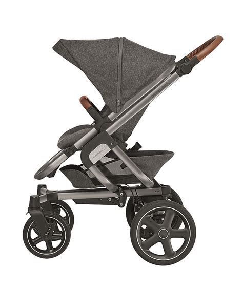Passeggino Bébé Confort Nova 3 ruote in ambiente esterno