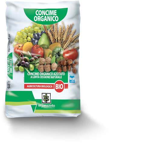 Campo agricolo fertilizzato con concime organico