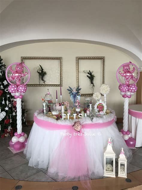 tavolo buffet allestito a tema Baby Minnie con focaccine e spiedini