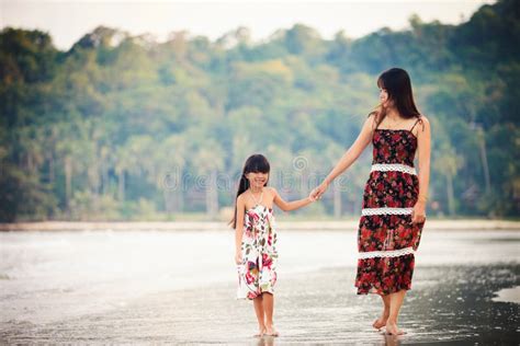 Mani di madre e figlia