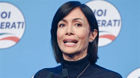 Mara Carfagna in veste istituzionale