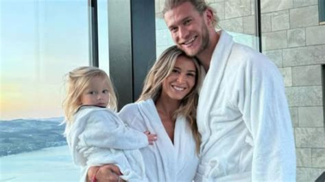 Diletta Leotta e Loris Karius con la figlia Aria, in attesa del secondo figlio