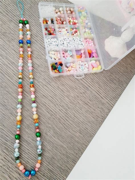 vari stili di perline per catenelle personalizzate