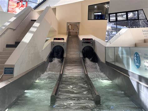 Scivoli acquatici del Leukerbad Therme