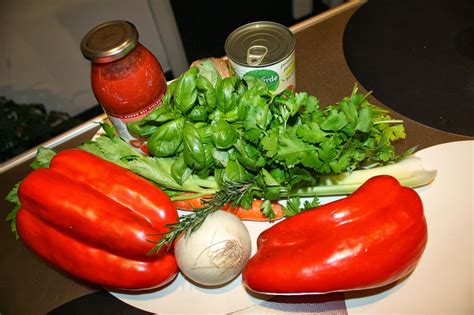 Ingredienti freschi per il bagnetto rosso