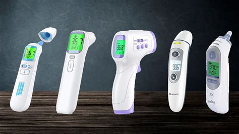 Termometro digitale per misurare la febbre di un neonato