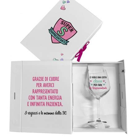 Immagine concettuale rappresentante il pacchetto regalo con il beauty case personalizzato pronto per la consegna