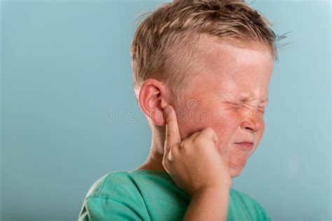 Bambino con Dolore all'Orecchio