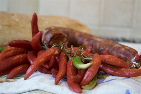 Prodotti tipici calabresi: peperoncino, bergamotto, salumi