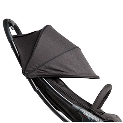 dettaglio cappottina passeggino con finestrino