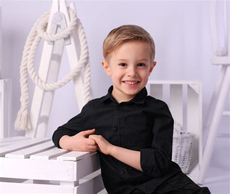 Bambino sorridente e sereno