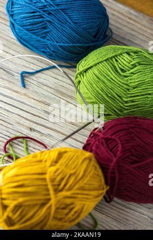 Filati colorati per maglia