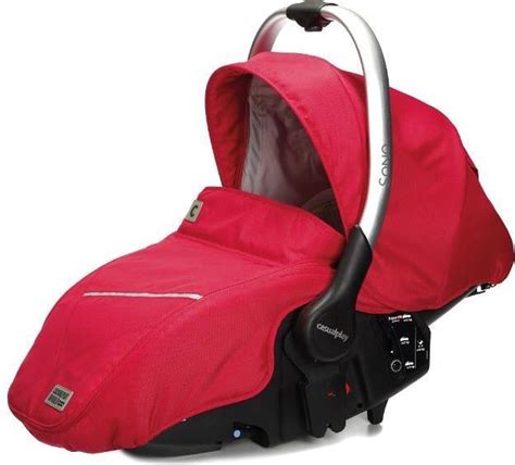 Passeggino Casualplay Sono in configurazione doppia su una strada cittadina