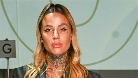 Zoe Cristofoli in una foto che ritrae momenti di tenerezza familiare
