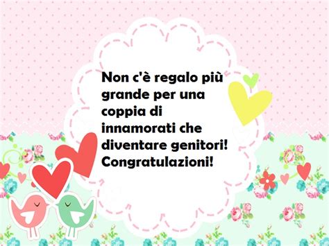Coppia che partecipa a un workshop per futuri genitori