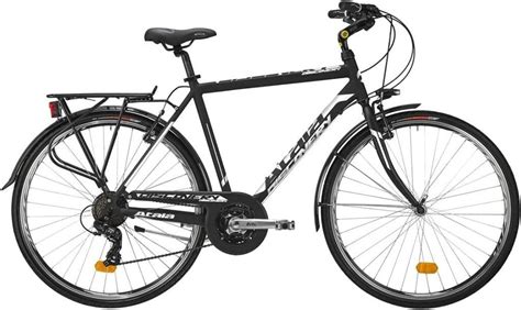 dettaglio di una bicicletta da trekking pronta per l'escursione