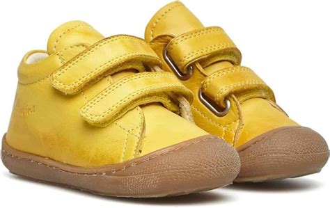 Scarpe primi passi vs piede scalzo