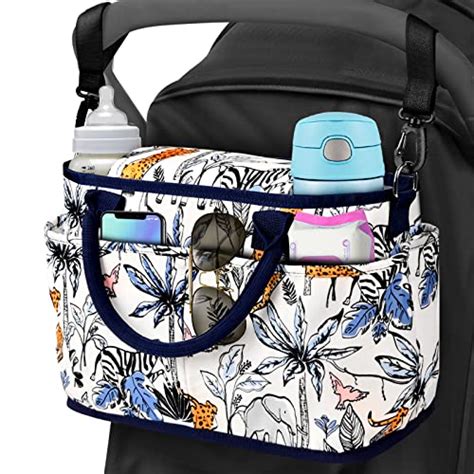 dettaglio di una borsa passeggino aperta con scomparti organizzati