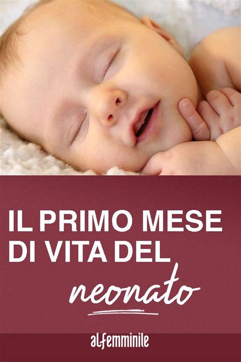 Neonati che festeggiano il loro primo mese di vita