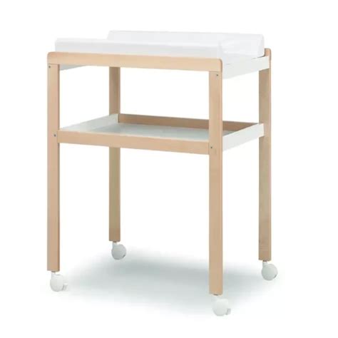 Rendering di un fasciatoio in legno posizionato sopra una lavatrice