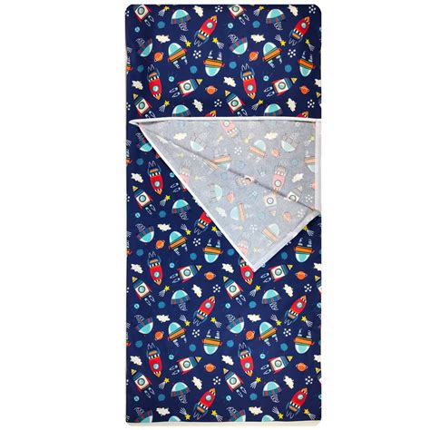 bambino in un sacco nanna da asilo