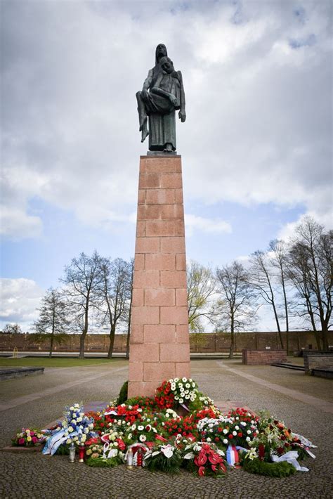 Statua