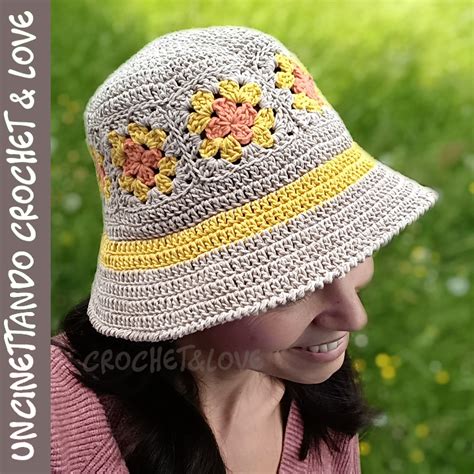 esempio di cappellino uncinetto decorato