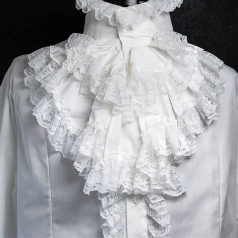 Camicia barocca con jabot e merletti