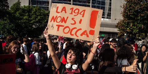 rappresentazione storica delle mobilitazioni per la Legge 194