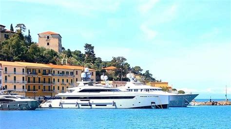 veduta panoramica del porto di Porto Santo Stefano con barche e yacht