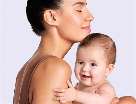 Bambino con pelle morbida e idratata