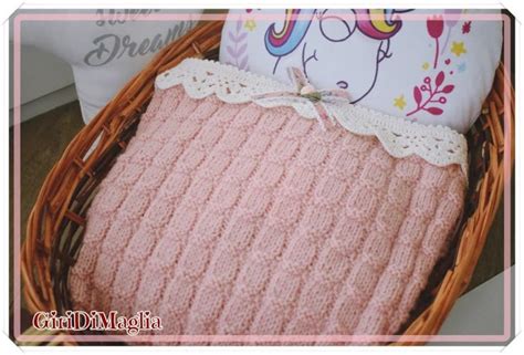Copertina neonato con trecce ai ferri
