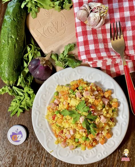 Piatto di pappa con prosciutto e verdure