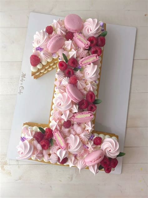 Torta numero 1 decorata per primo complimese