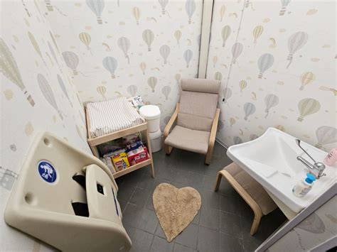 Segnaletica di un punto allattamento in ospedale
