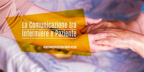 Personale sanitario sorridente che interagisce con una paziente