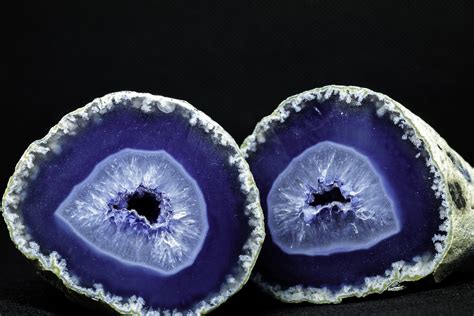 esplosione di geodi naturali e cristalli di agata