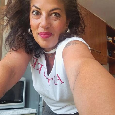 Donna in armonia con il proprio corpo