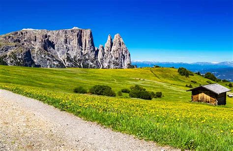 Veduta panoramica di Castelrotto con il massiccio dello Sciliar sullo sfondo