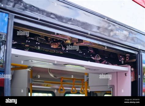 Dettaglio del meccanismo di chiusura e della maniglia di trasporto del telaio Trilogy